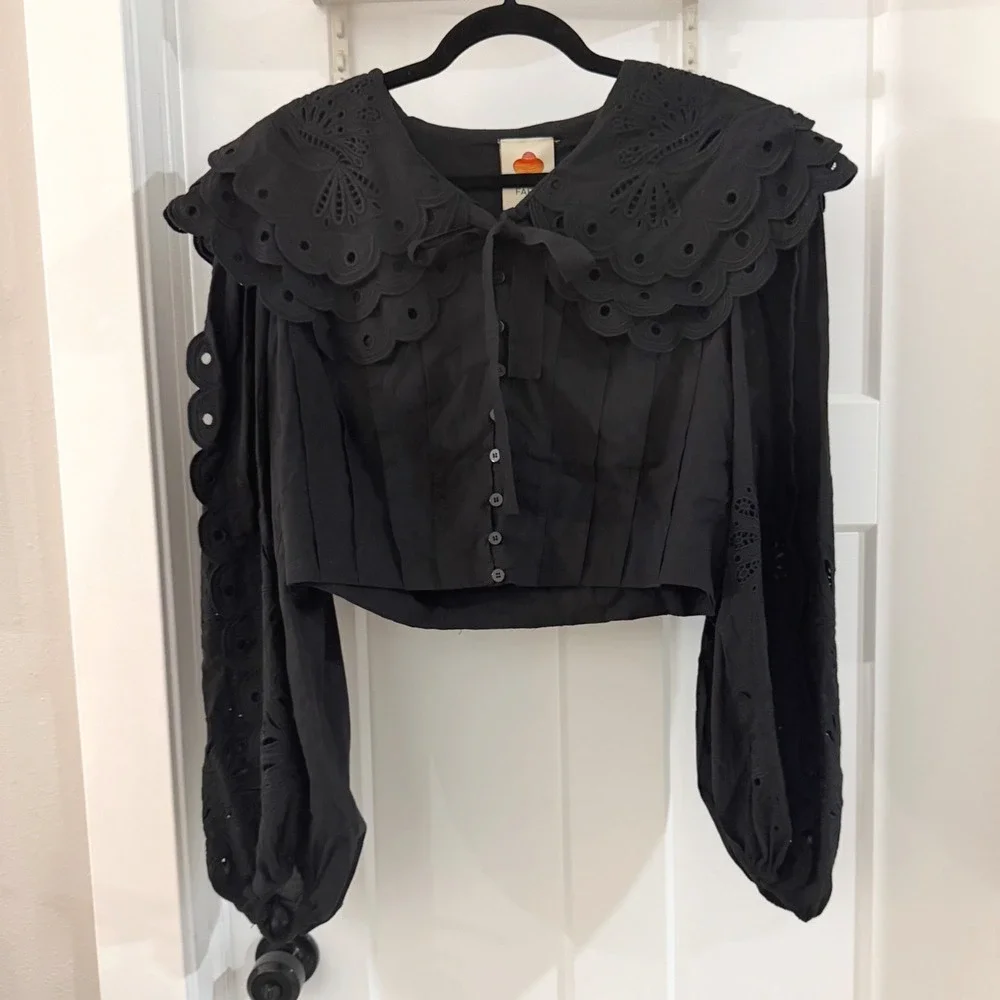 Farm Rio Black Richelieu Big Collar Blouse Eyelet Embroidered Crop Top Large NWT